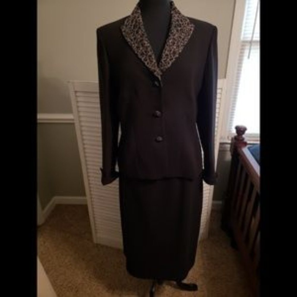 Le Suit 2 Piece Suit set Size 12 Black